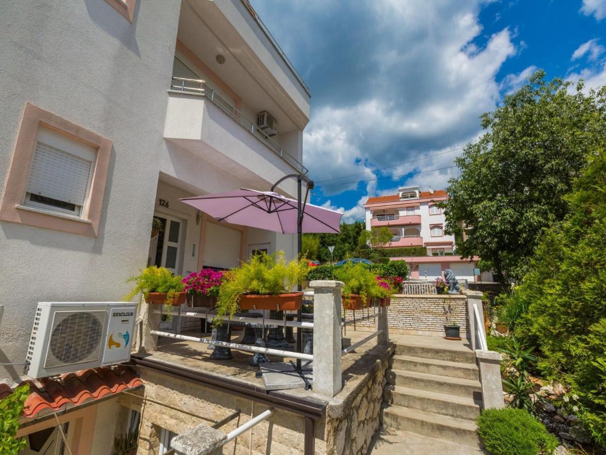 Apartments Vanessa Dramalj Bagian luar foto