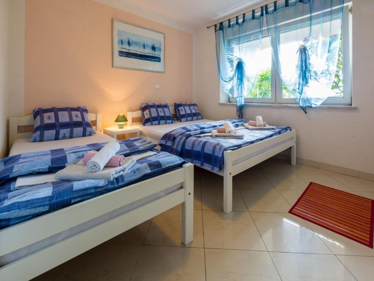 Apartments Vanessa Dramalj Bagian luar foto
